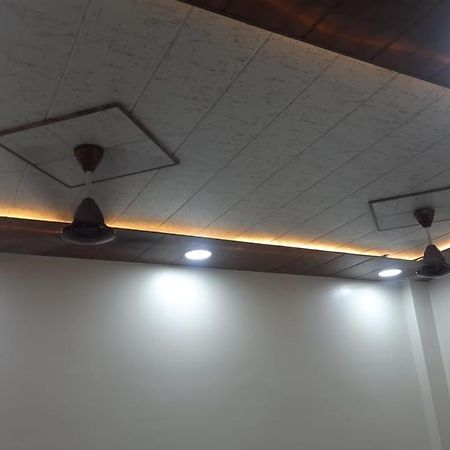 Golden Guest House Ujjain Buitenkant foto