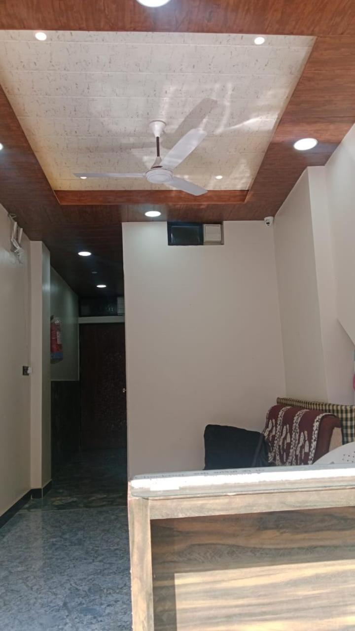 Golden Guest House Ujjain Buitenkant foto